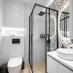 The Prettyment 1' From The White Tower Apartment